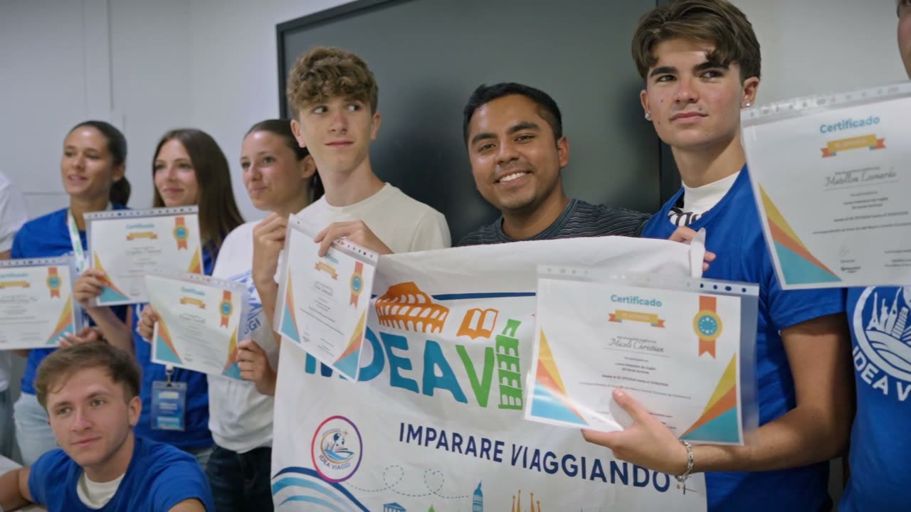 Studenti con l'attestato del corso a Barcellona